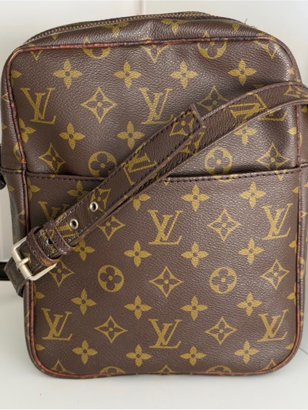 Authentic vintage Louis Vuitton Monogram Canvas Messenger Bad With COA&dust bag.